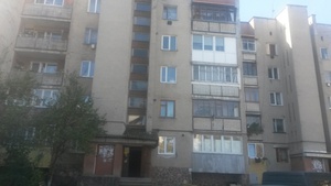 вул. Хмельницького 15